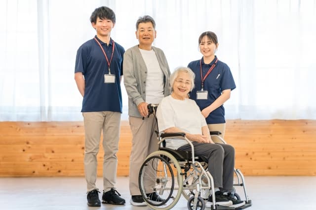 なぜ介護業界で人手不足が起こるのか?